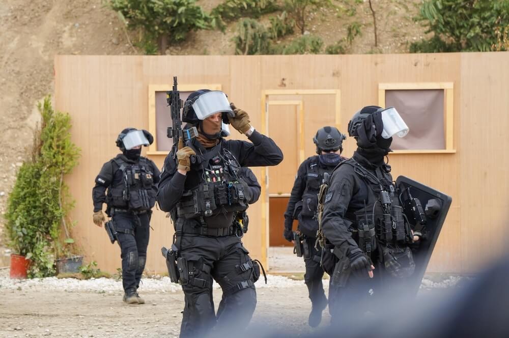 Membres de la BRI en entraînement.