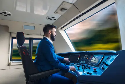 Devenir conducteur de train à la SNCF : formation et perspectives de carrière