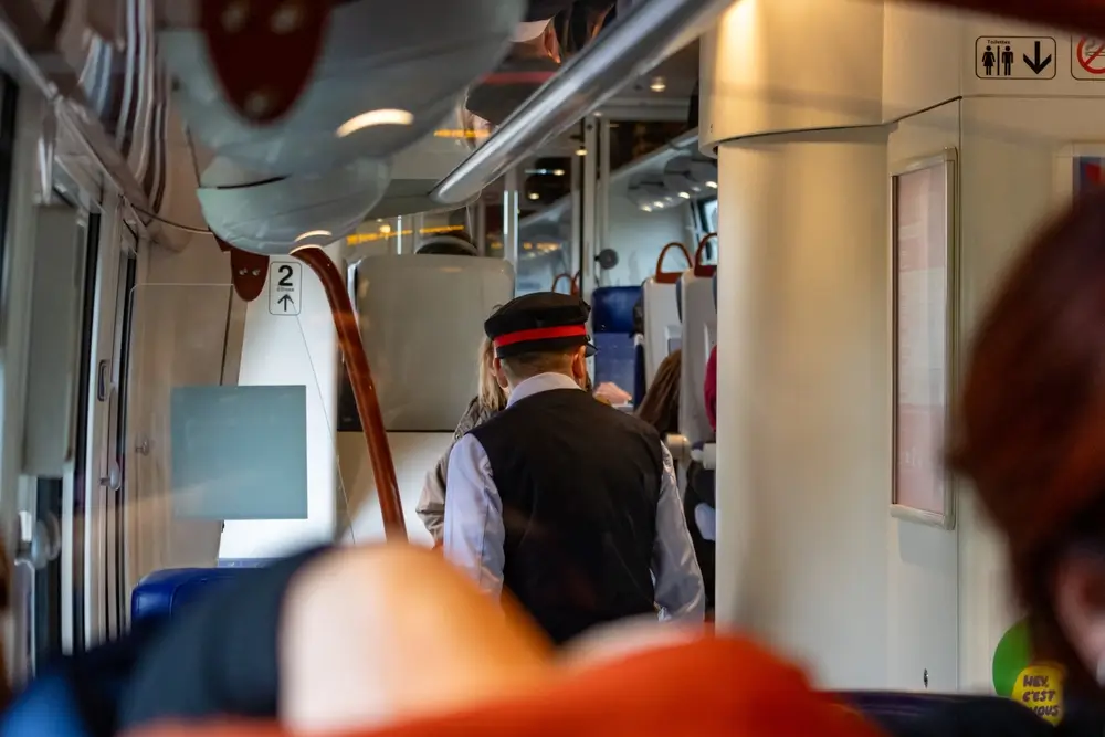 Devenir agent commercial SNCF : Guide des opportunités et compétences