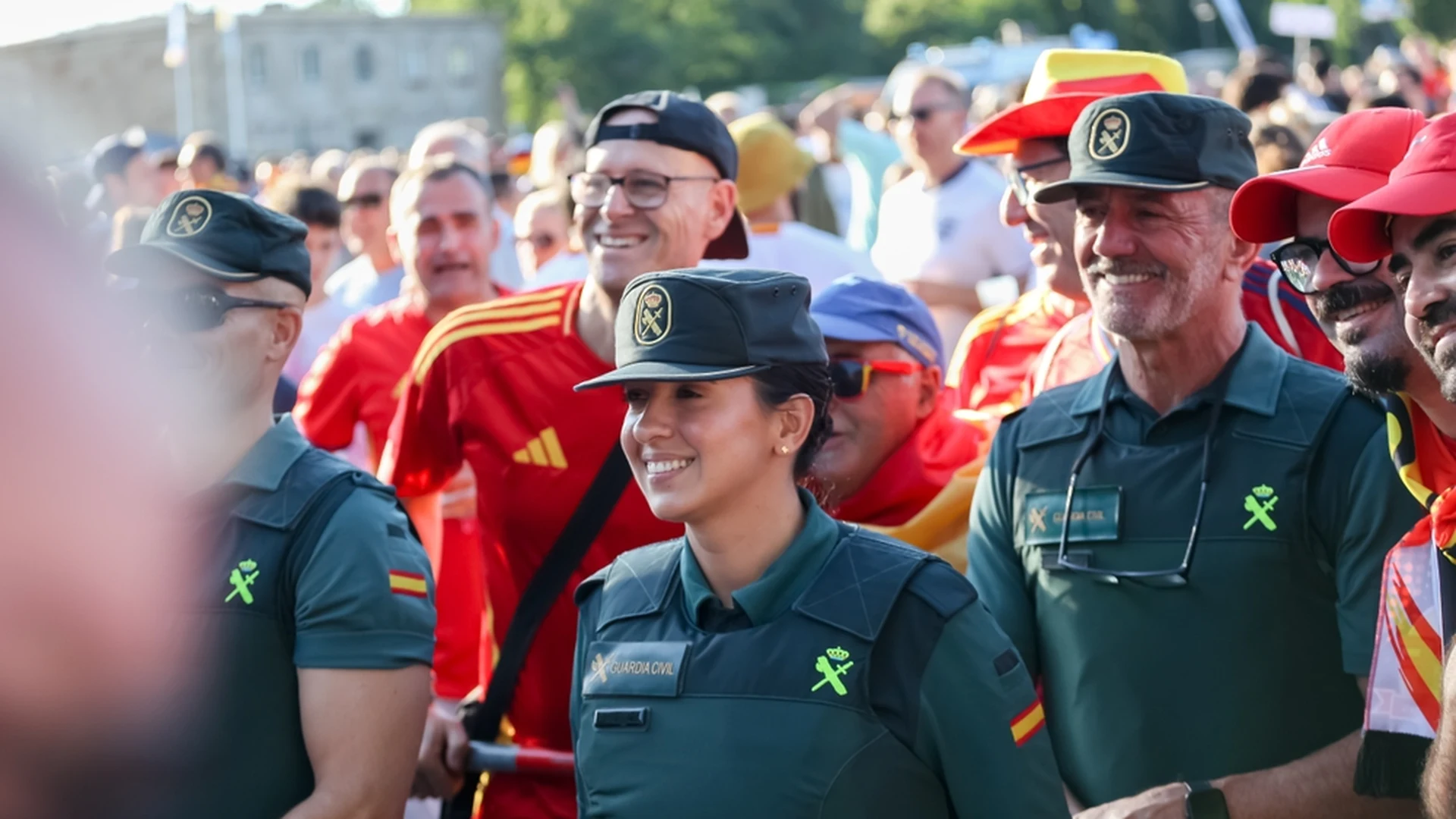 Emblema oficial de la Guardia Civil sobre uniforme