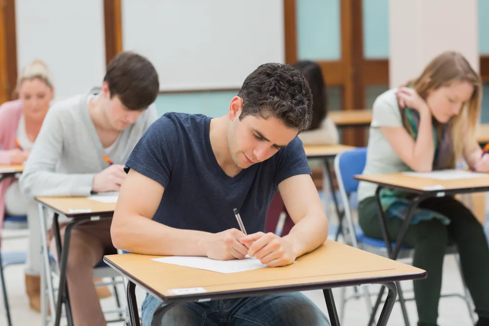 Examen de la Policía Nacional: formato, corrección y nota de corte