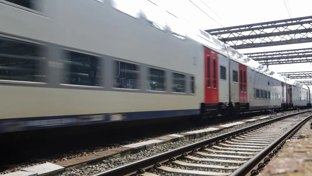 Train à double étage en gare de Bruxelles-Midi